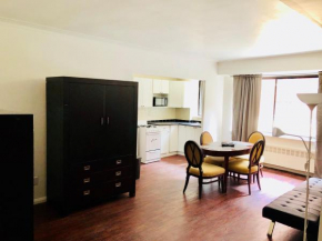 Stylish Montreal Apartment: Comfortable Stay in the Golden Square Mile